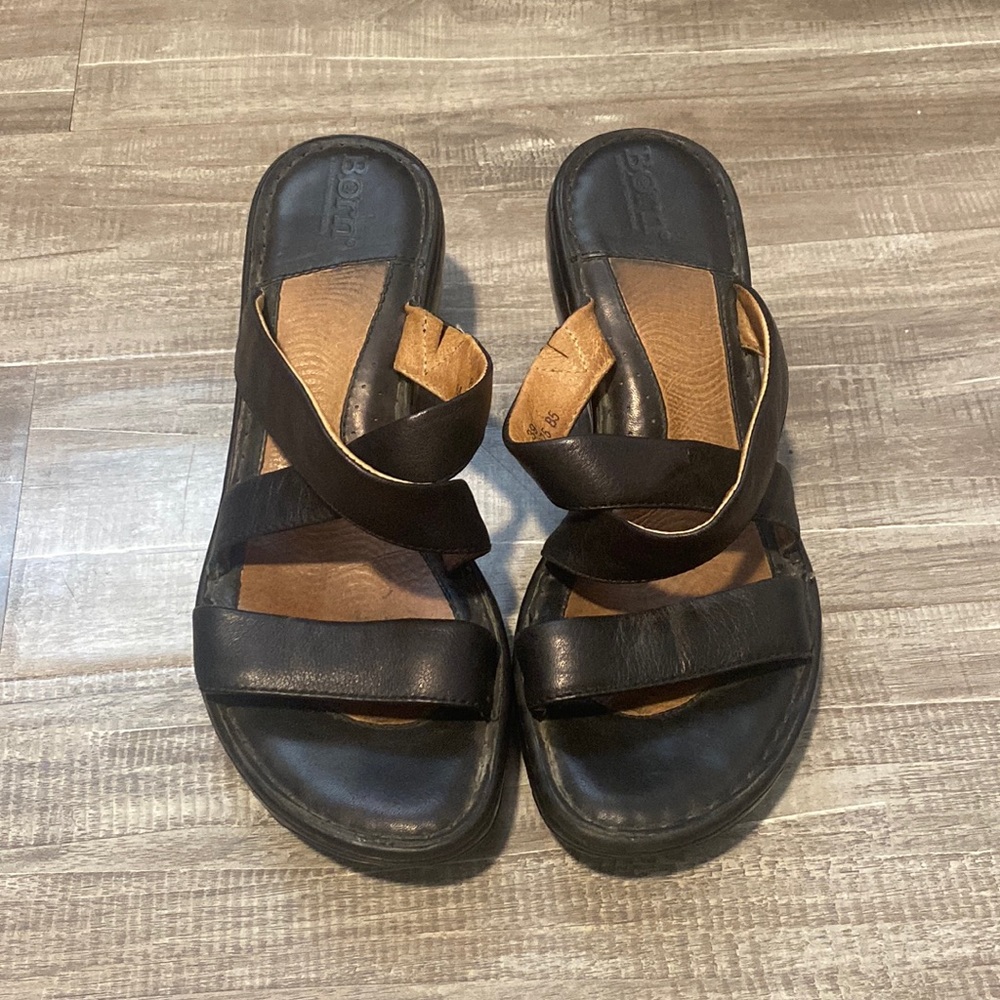 Born Size 8.5 Black Strappy Wedges